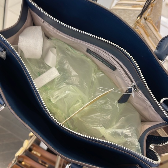 Michael Kors Sheila Medium Signature CZ Logo Satchel Crossbody Center Zip
Navy - Picture 4 of 16